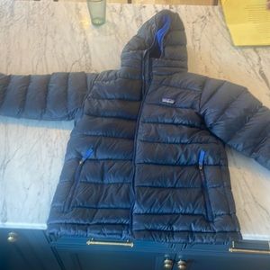 Patagonia boys size 14 navy puffer gently used